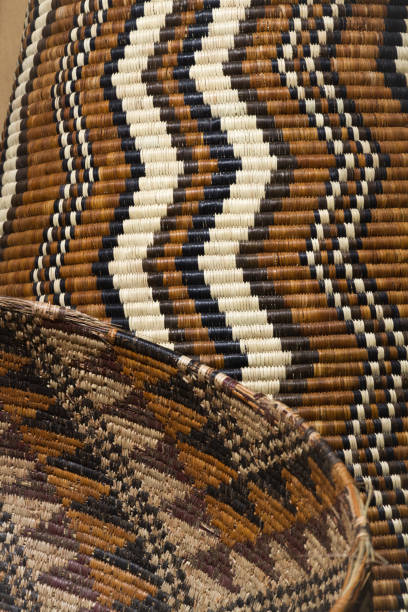 африканская плетеная работа из региона чобе, намибия. - 2548 стоковые фото и изображения