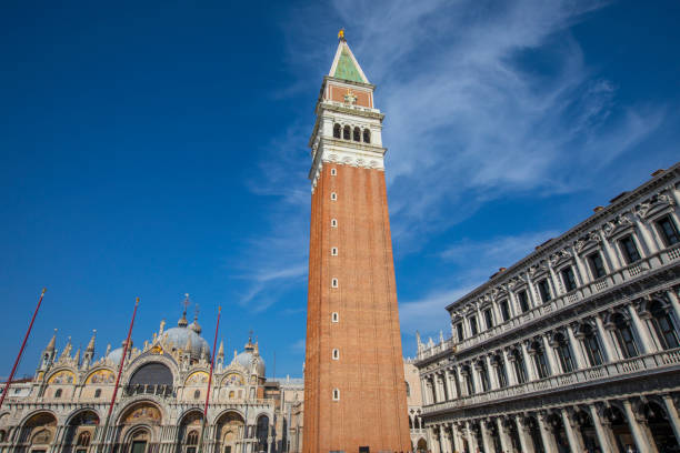 площадь святого марка в венеции, италия - st marks cathedral стоковые фото и изображения