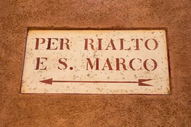 istock Sign for Rialto and San Marco in Venice 1171709580
