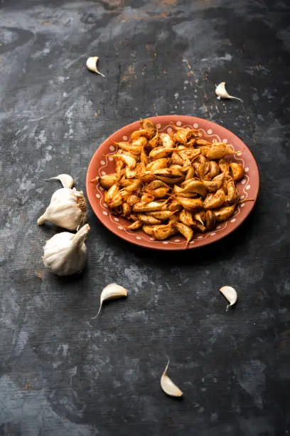 Garlic Fry or Tala Hua Lahsun in hindi, is a popular side dish or snacks from maharashtra, India