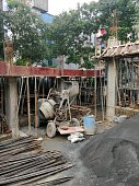 zementmischer-auf-einer-baustelle.jpg?b=1&s=170x170&k=20&c=wG_GM1jAiYJ_HKcniWZODFXMGGAslR6aJ30TU3MILT8=