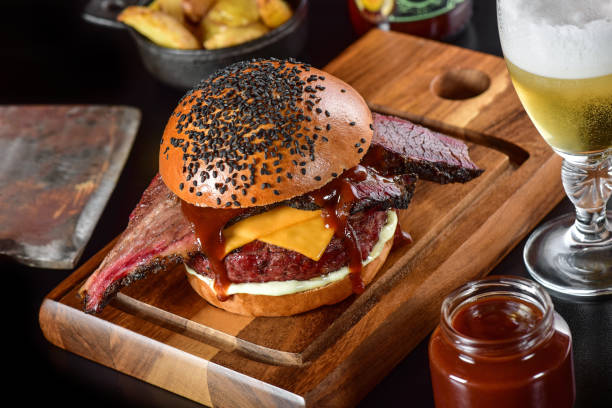 スモークハンバーガー - テキサスサンドイッチ - chuck steak ストックフォトと画像