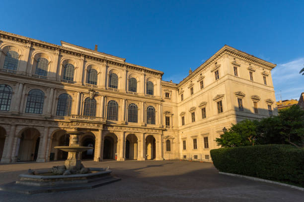 パラッツォ・バルビリーニの夕日 - ローマの古代美術の国立美術館、イタリア - palazzo barberini ストックフォトと画像