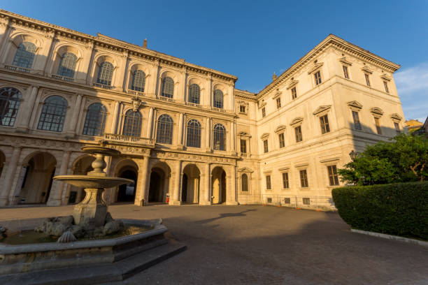 por do sol no palazzo barberini-galeria nacional da arte antiga em roma, italy - barberini - fotografias e filmes do acervo