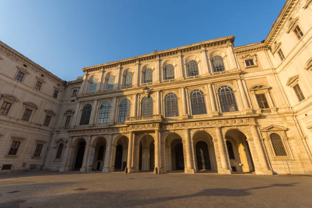 パラッツォ・バルビリーニの夕日 - ローマの古代美術の国立美術館、イタリア - palazzo barberini ストックフォトと画像