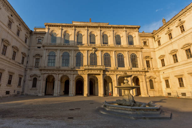 パラッツォ・バルビリーニの夕日 - ローマの古代美術の国立美術館、イタリア - palazzo barberini ストックフォトと画像