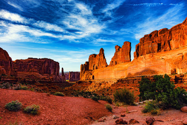 arches nationalpark, moab, ut - stone nature eroded cliff stock-fotos und bilder