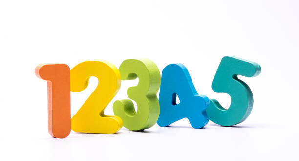 красочные деревянные числового поверх друг друга на белом фоне - mathematics mathematical symbol preschool simplicity стоковые фото и изображения