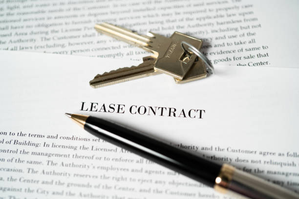 istock Lease contract with house keys 1171783928