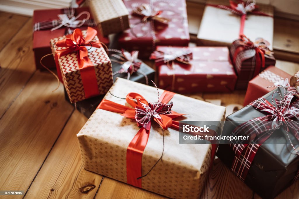 christmas gift at home - Royalty-free Prenda de Natal Foto de stock