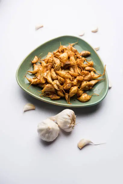 Garlic Fry or Tala Hua Lahsun in hindi, is a popular side dish or snacks from maharashtra, India