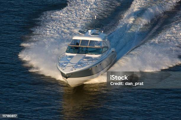 Luksusowe Powerboat - zdjęcia stockowe i więcej obrazów Bez ludzi - Bez ludzi, Czynność, Fala - Woda