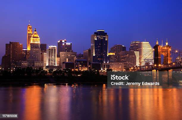 Cincinnati Ohio Foto de stock y más banco de imágenes de Aire libre - Aire libre, Anochecer, Arquitectura