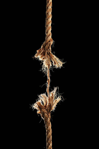 corde barriere - rope frayed emotional stress breaking photos et images de collection