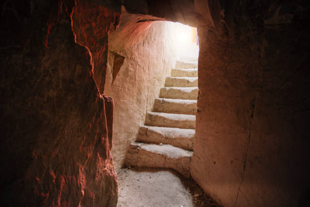 scale nel vecchio monastero sotterraneo delle grotte gessose - cave church foto e immagini stock