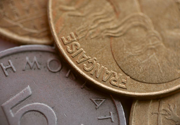 золотые монеты - france currency macro french coin стоковые фото и изображения