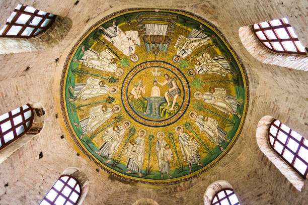 arian baptistery, rávena, italia. - ravena fotografías e imágenes de stock