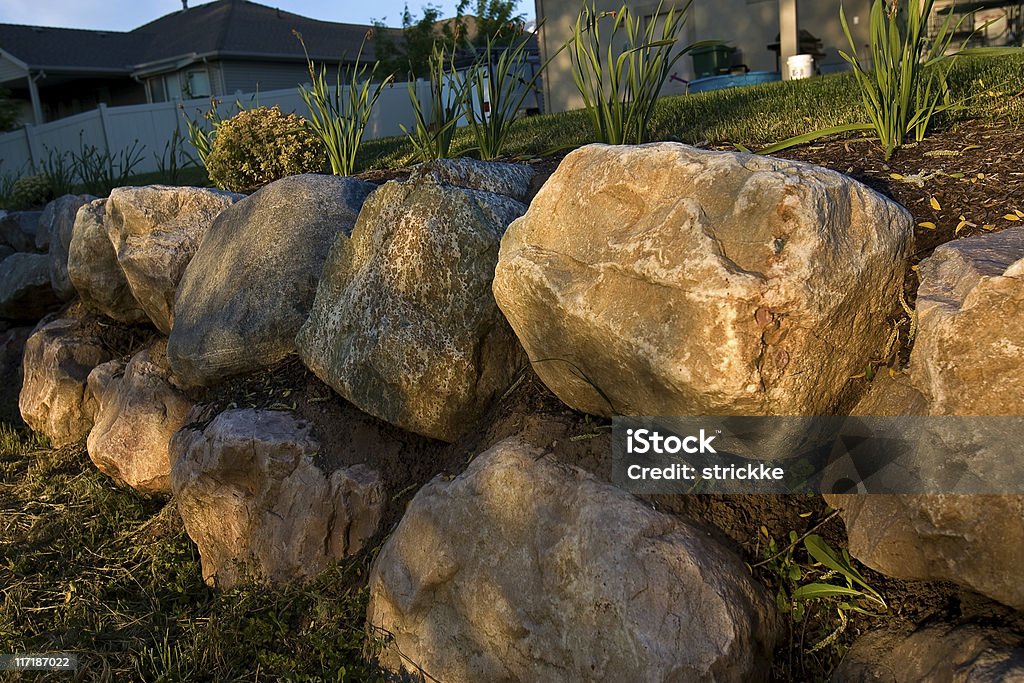 Filtra Golden luz del sol Iluminates Rock muro de contención - Foto de stock de Pared libre de derechos