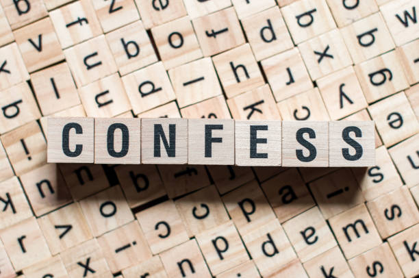 слово confess о концепции строительных блоков - confession booth стоковые фото и изображения