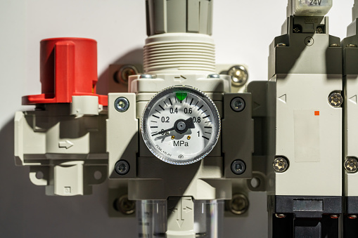 Pressure gauge, Pneumatic control system