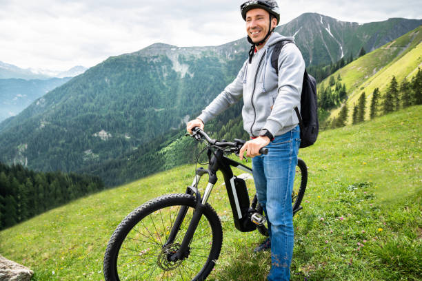 istock Main On Mountain With His Bike 1171903565