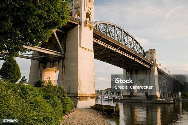 Photo libre de droit de Pont Burrard Street Bridge banque d'images et plus d'images libres de droit de Architecture - Architecture, Burrard Inlet, Eau