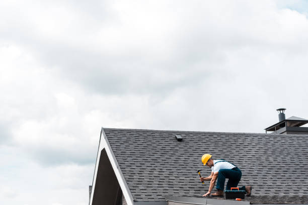 repairman in helmet holding hammer while repairing roof - manual worker one person young adult men imagens e fotografias de stock