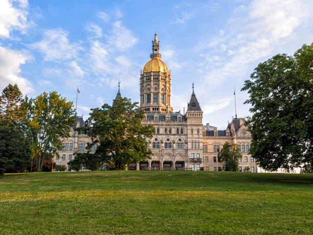 Connecticut State Capitol Building in daylight Connecticut State Capitol Building in daylight american hartford gold review today stock pictures, royalty-free photos & images