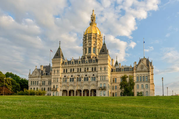 istock Connecticut State Capitol Building in daylight 1171974417