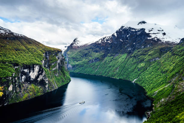 fjord in den wolken - fjord stock-fotos und bilder