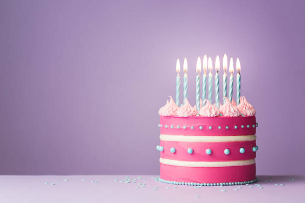 różowy tort urodzinowy - gateaux birthday candle cake zdjęcia i obrazy z banku zdjęć