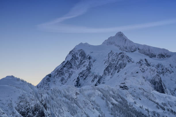 Mount Shuksan at Winter Dawn, North Cascades National Park Artist Point Snowshoe, Mt. Baker Ski Area cascade range north cascades national park mt baker mt shuksan stock pictures, royalty-free photos & images