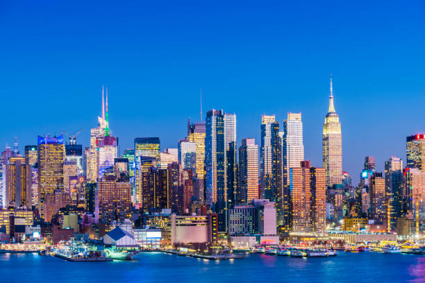 Panoramic View of the City Skyline of Midtown Manhattan at Twilight, New York City, USA Clear Sky Evening, Copy Space new york city skyline new york state night stock pictures, royalty-free photos & images