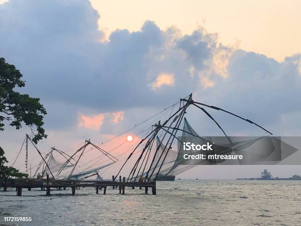 Hình Ảnh Lưới Đánh Cá Trung Quốc Lúc Hoàng Hôn Ở Bãi Biển Fort Kochi Ở