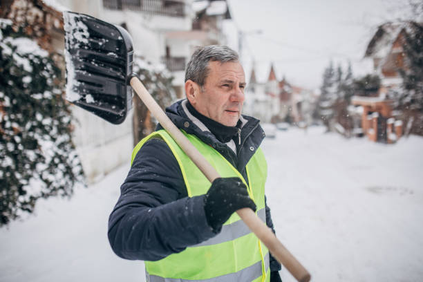 istock Mature man going to clean snow 1172165362