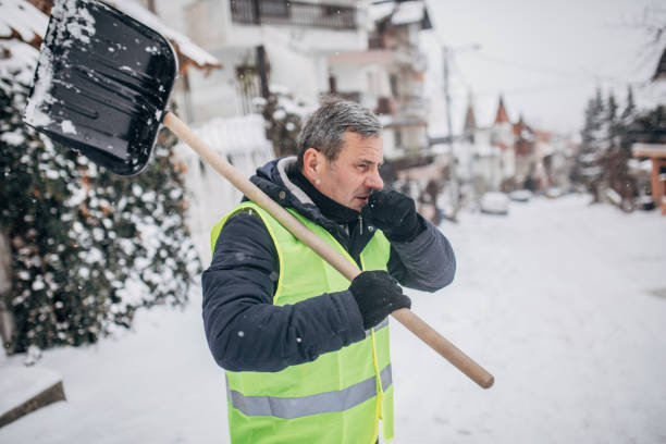 istock Senior man with a snow shovel 1172166060