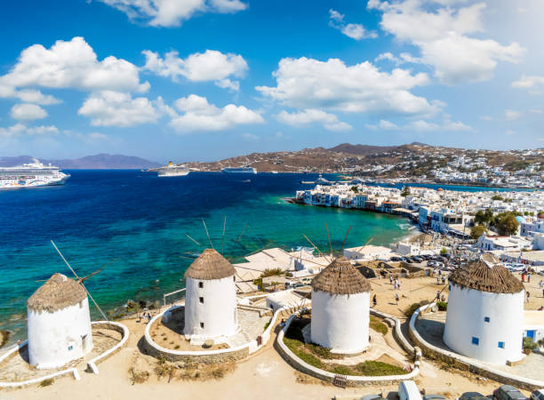 los famosos molinos de viento, ciudad de mykonos, cíclades, grecia - windmill architecture traditional culture mill fotografías e imágenes de stock