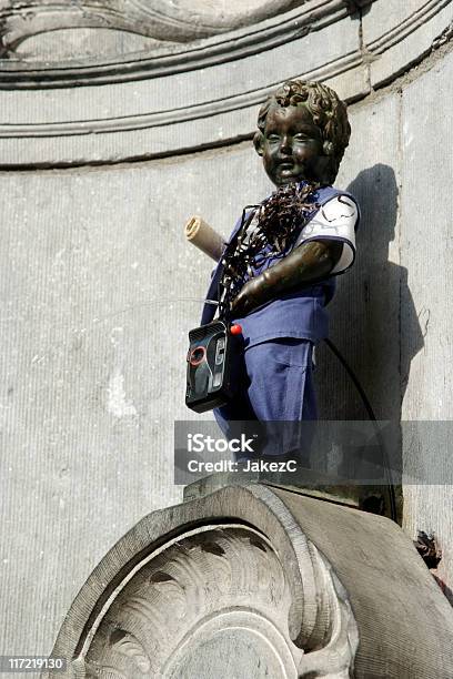 Manneken Pis Bruxelas - Fotografias de stock e mais imagens de Mannekin Pis - Mannekin Pis, Bronze - Cores, Bronze - Liga