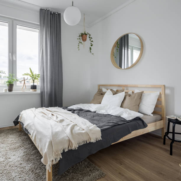 bedroom with wooden bed - fotos de boho imagens e fotografias de stock