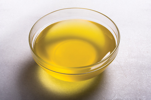 close up for vegetable oil in bowl