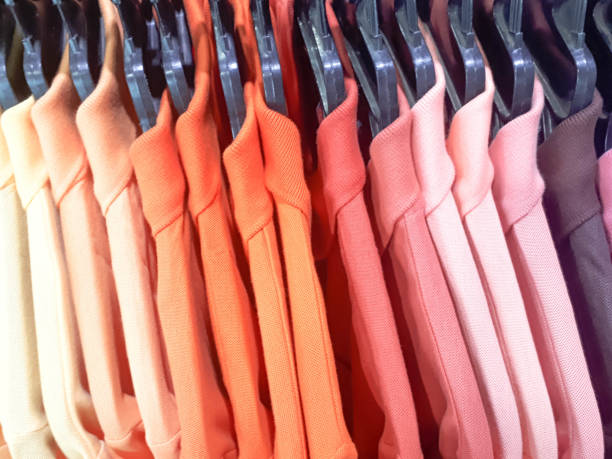 camisa, polo-shirt, close up colorido polo shirt - polo shirt multi colored clothing variation - fotografias e filmes do acervo