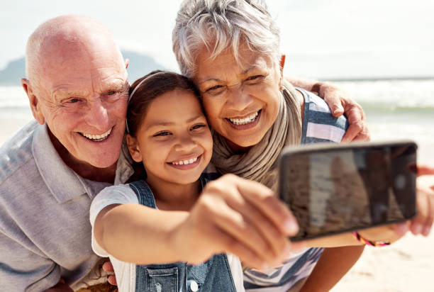 i selfie sono divertenti per tutti - wireless technology cheerful granddaughter grandmother foto e immagini stock