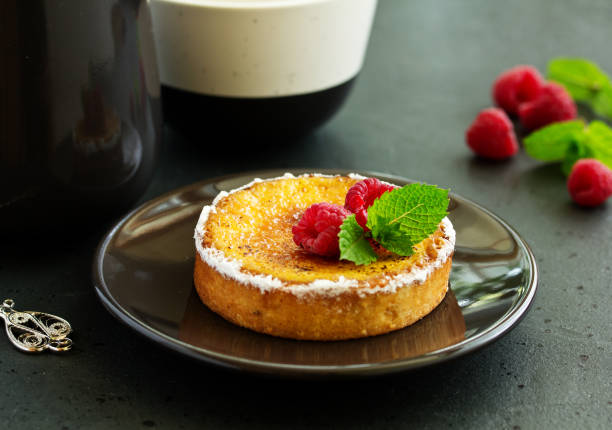 tart with ginger creme brulee. selective focus - creme brulee tart custard dessert imagens e fotografias de stock