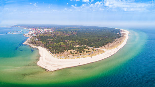 hel peninsula - aerial panorama. helium beaches and the city in the distance. seascape with a hazy horizon. - helium imagens e fotografias de stock