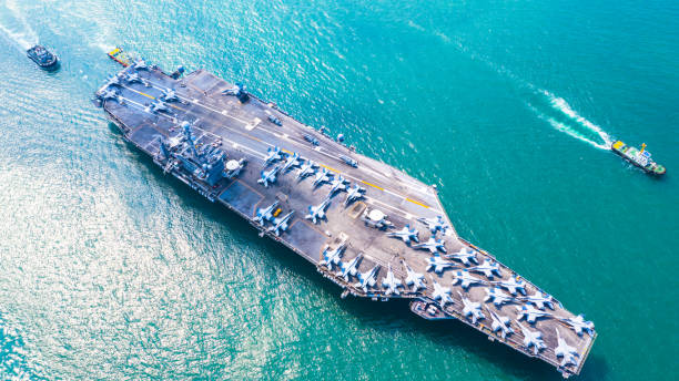 portaerei nucleari della marina militare, portaerei della marina militare a pieno carico. - marina militare americana foto e immagini stock