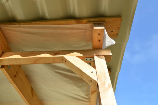istock Strengthening the frame building with fasteners 1172247133