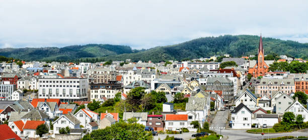 paesaggio urbano di haugesund in norvegia - rogaland county foto e immagini stock
