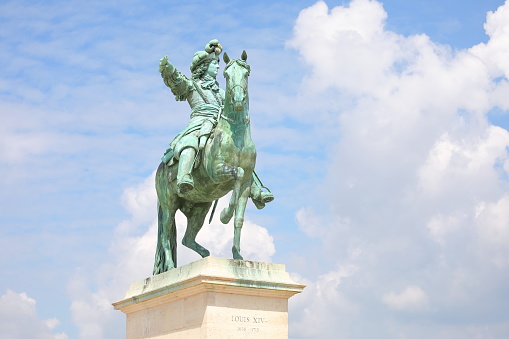 Estatua de Luis XIV París Francia photo