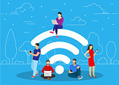personen-in-der-kostenlosen-internetzone-arbeiten.jpg?b=1&s=170x170&k=20&c=w4JDkk_fRgrp8_6bRzM1j49vY8d2RBIjZlb8yQjcy3U=