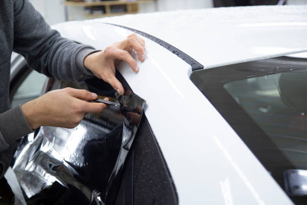 istock Install windows film on the car. 1172275600